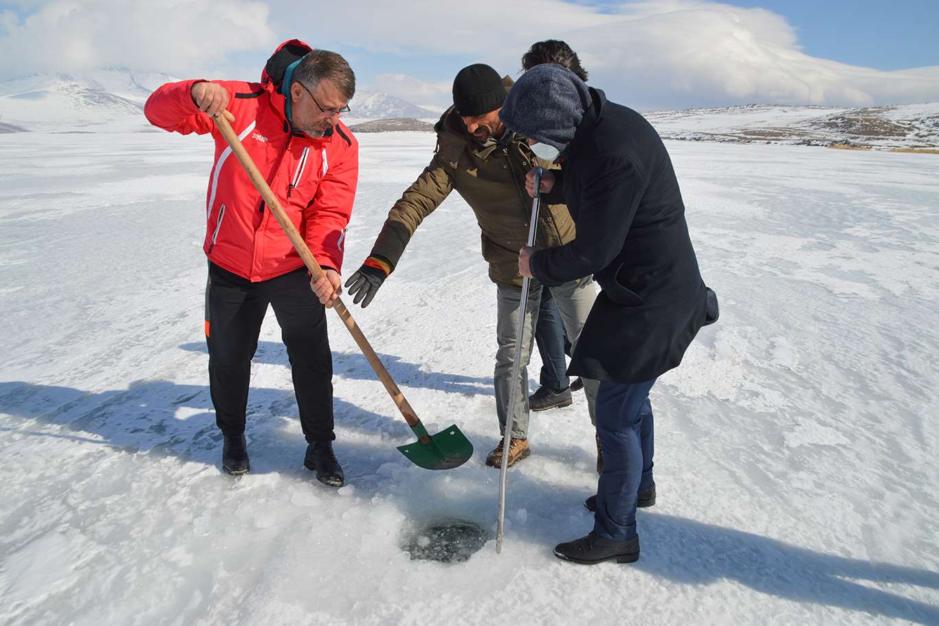 Türkiye'nin en yüksek rakımlı gölünün turizm potansiyeli için çalışmalar devam ediyor